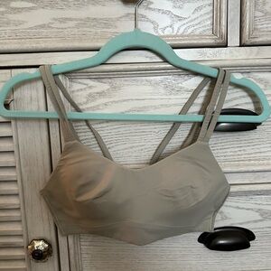 Lululemon like a cloud bra